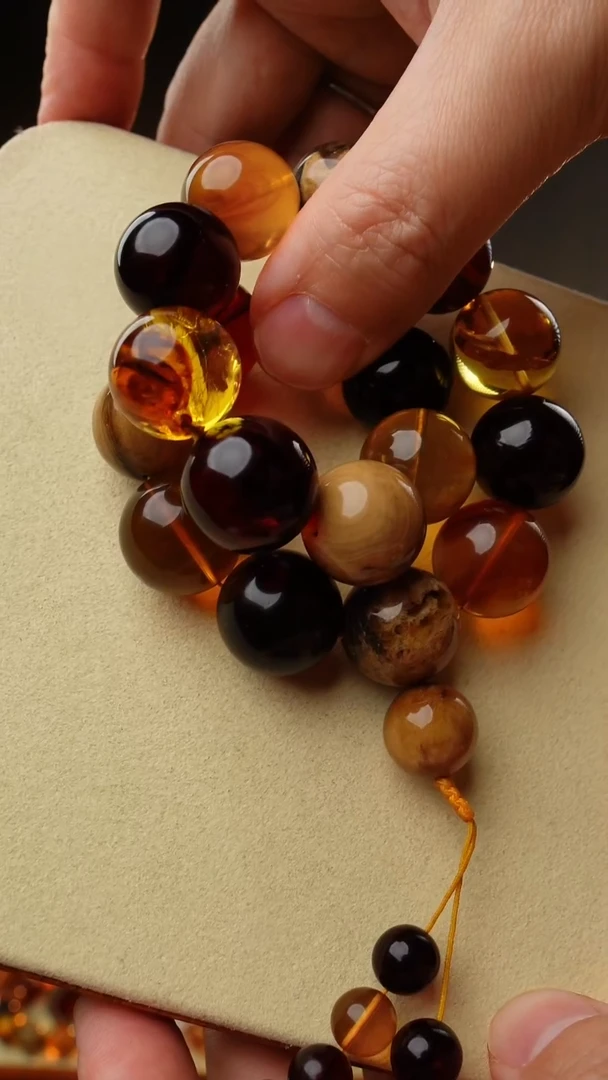 【闪购商品】琥珀裸石未镶嵌18+多宝手持