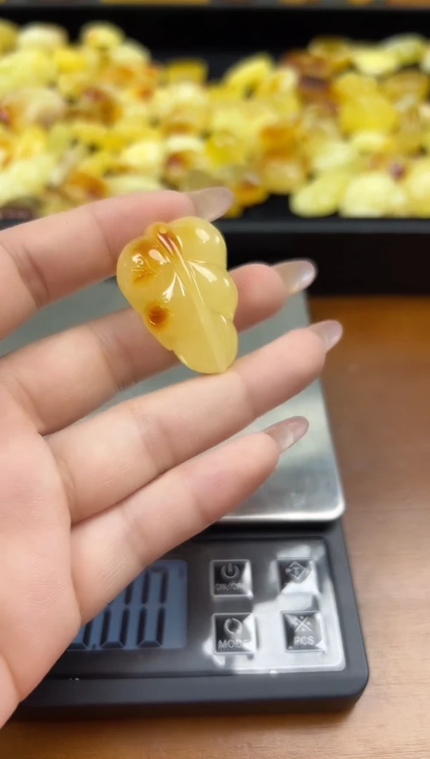 未镶嵌蜜蜡裸石琥珀蜜蜡吊坠