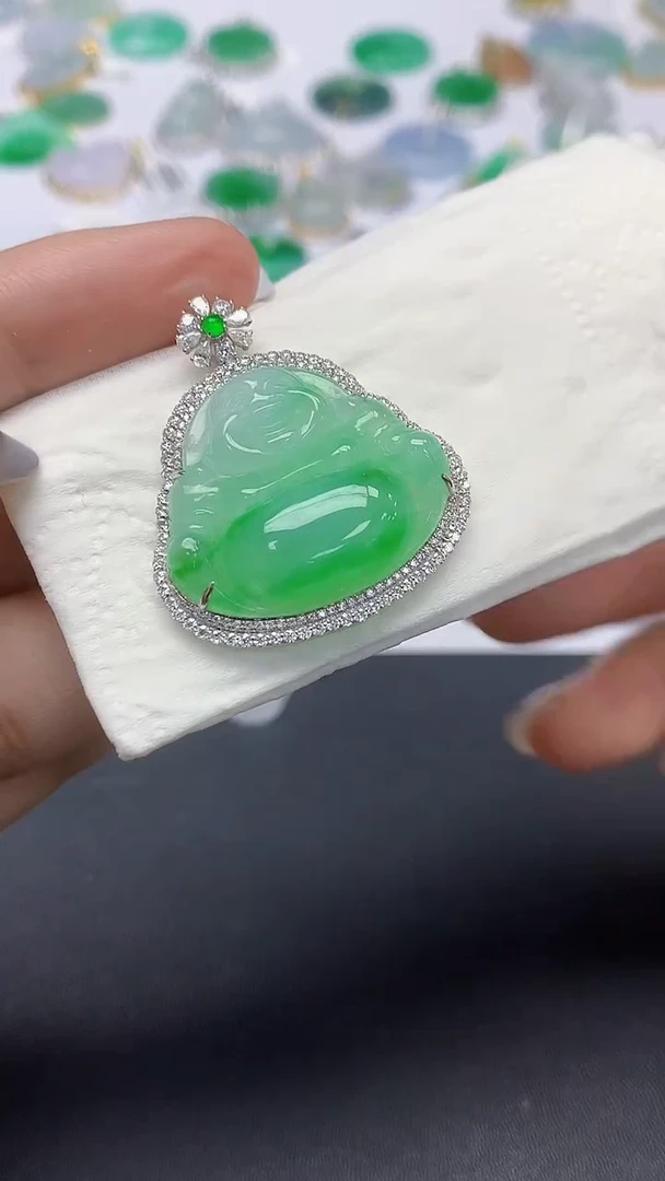 翡翠18K金镶嵌颈饰天然缅甸a货翡翠