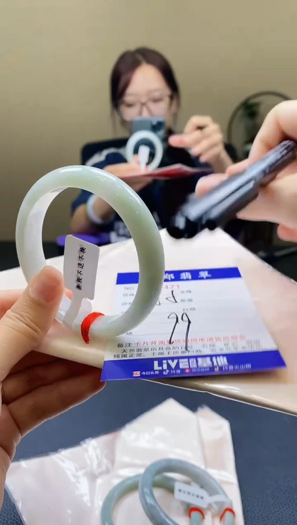 翡翠手镯未镶嵌AAAAAA
