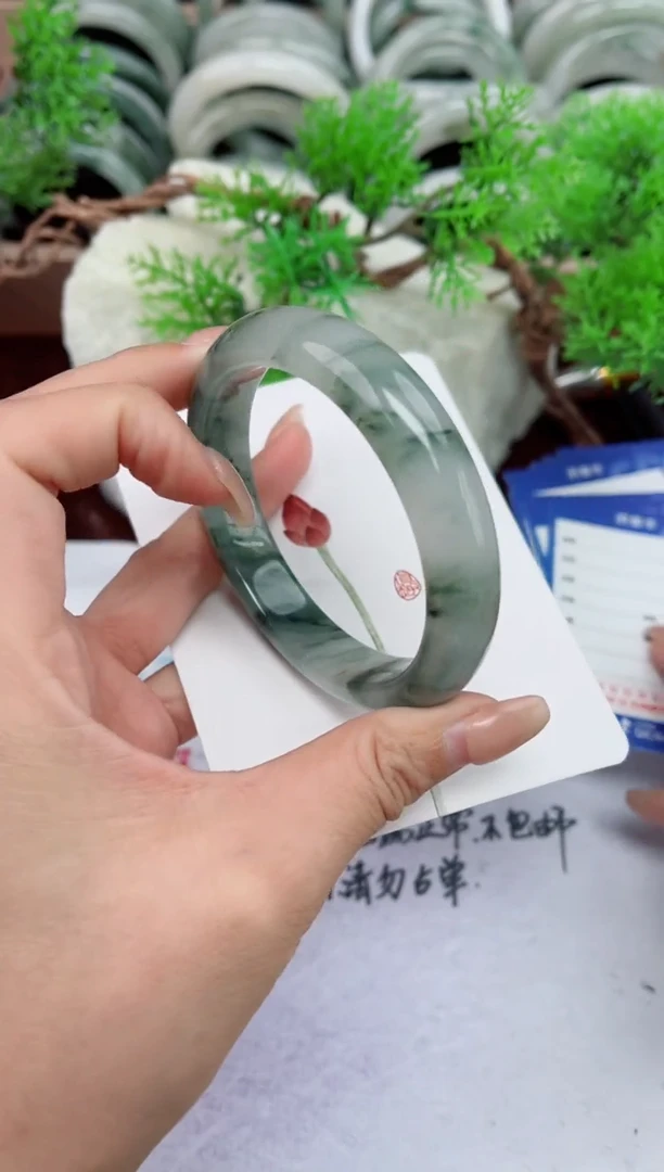 【闪购商品】石英质玉手镯未镶嵌130