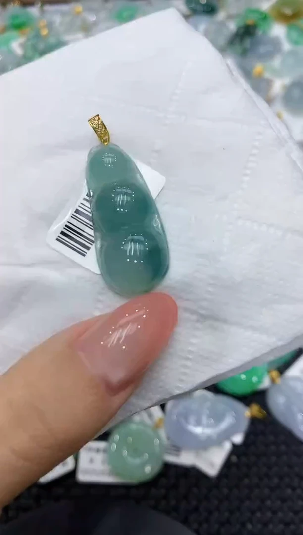 颈饰18K金镶嵌翡翠111111111111