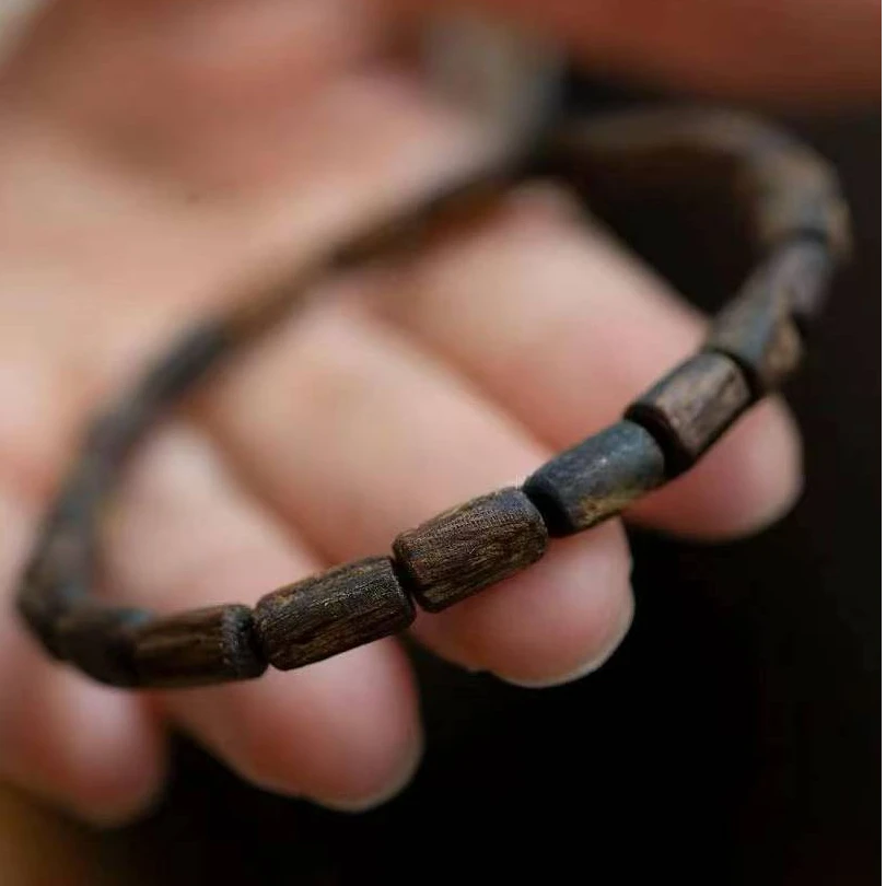 野生芽庄一代雷心雷料白棋沉水随型单圈沉香木（纹理随机发其一）