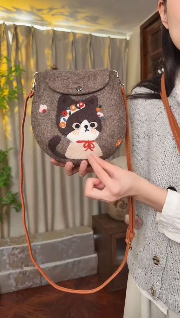 羊毛非遗羊毛毡包 蛋蛋包花环猫咪