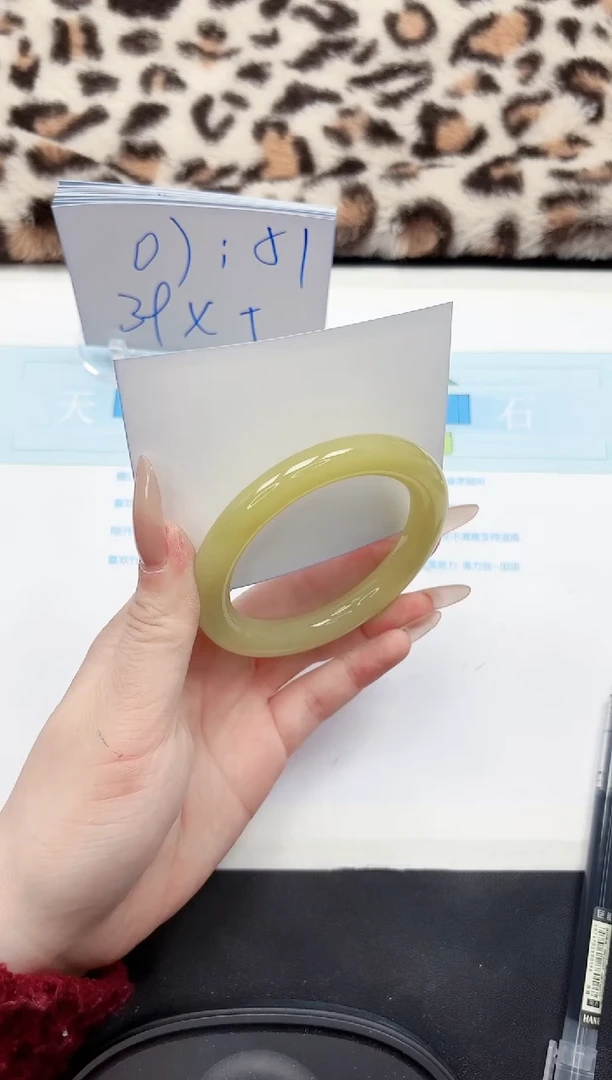 【闪购商品】石英质玉手镯未镶嵌239-60