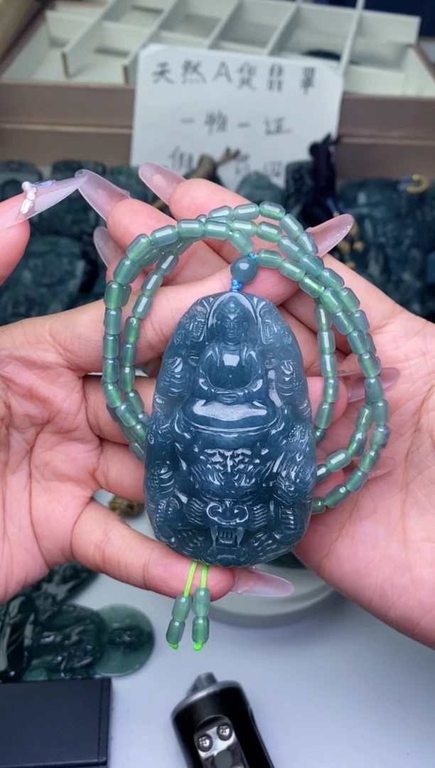 颈饰未镶嵌翡翠