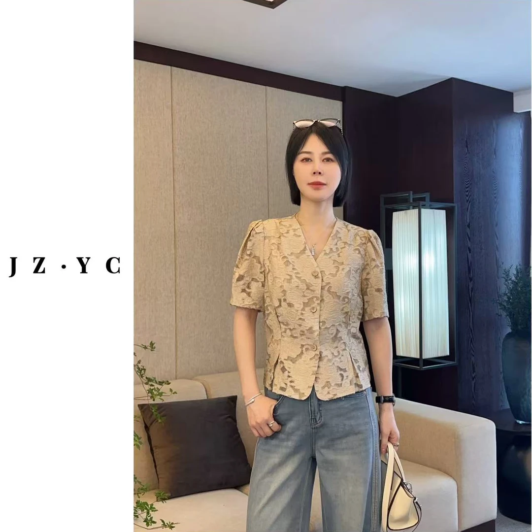 【洁子推荐】 2025夏季新款256168法式V领镂空上衣JZYC256168