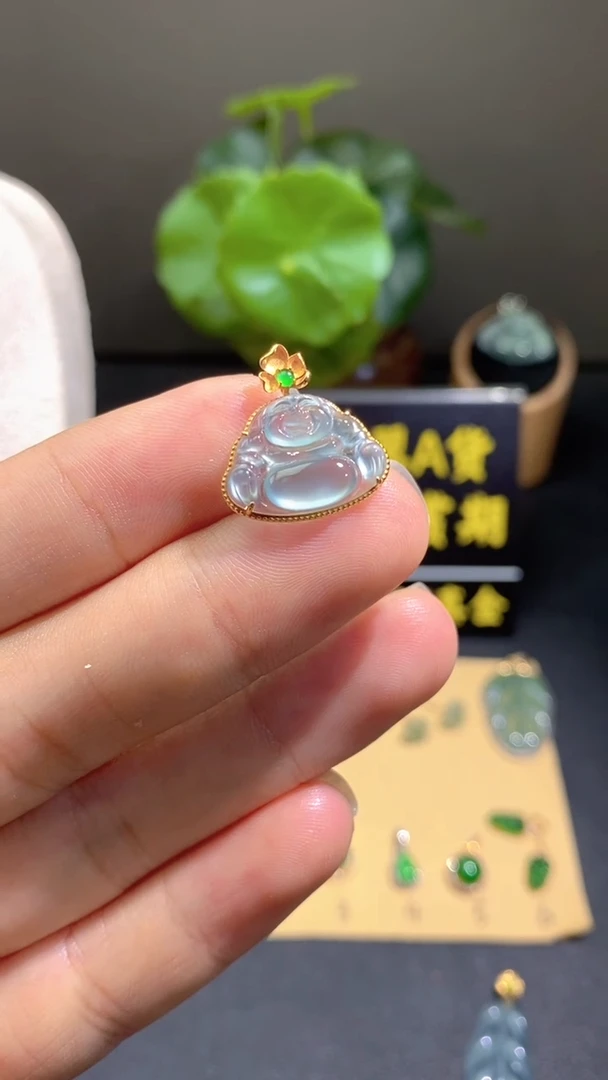 颈饰18K金镶嵌翡翠翡翠A货