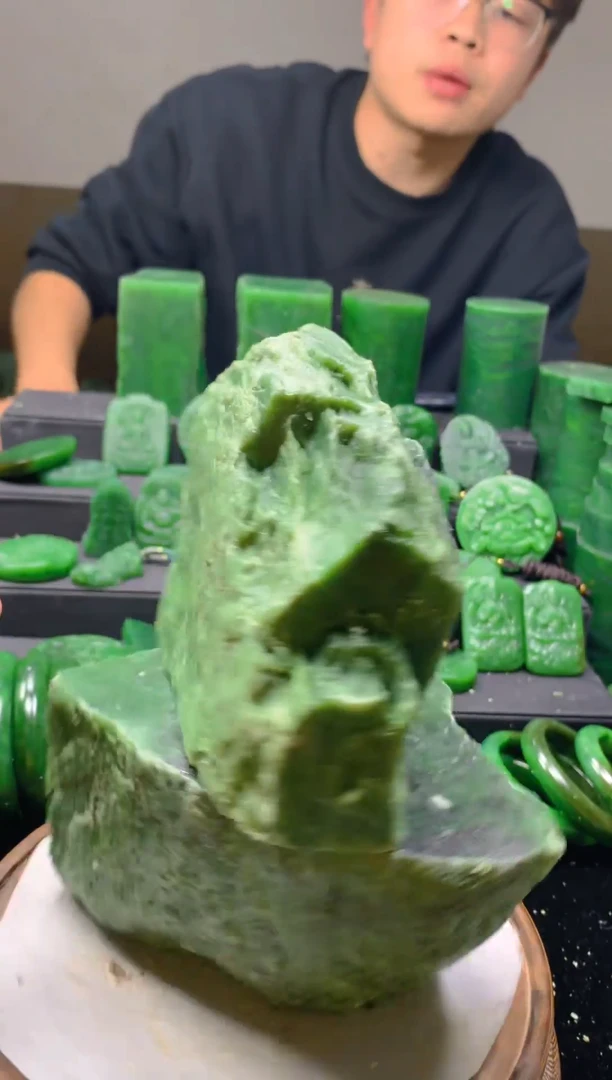 未镶嵌和田玉（碧玉）珠宝半成品1