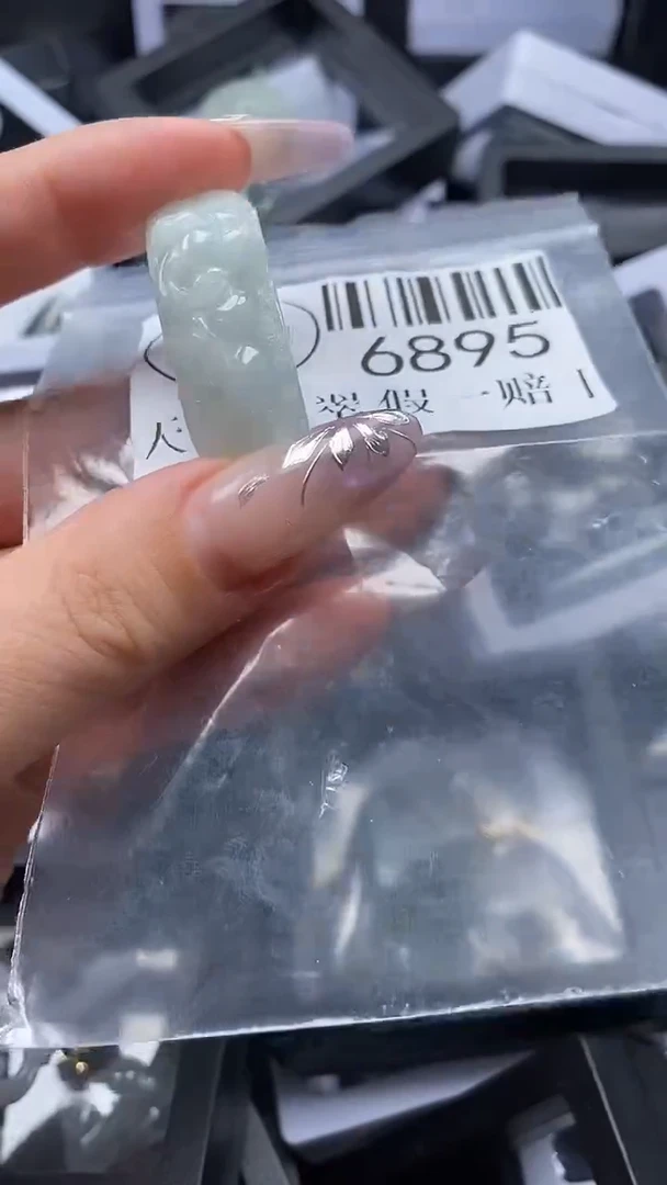吊坠(不含链)未镶嵌翡翠6895