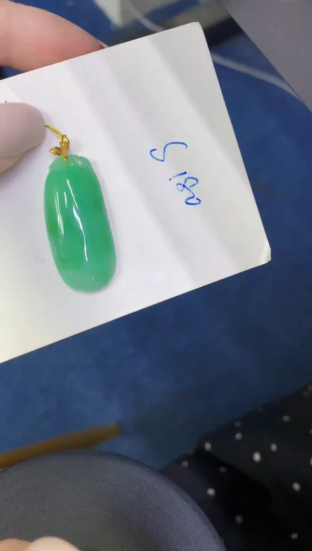 颈饰18K金镶嵌翡翠缅甸天然翡翠A货