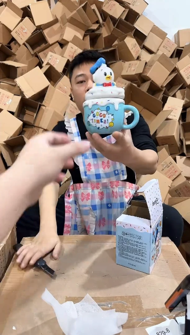 瓷片原盒唐老鸭松松蛋糕水杯