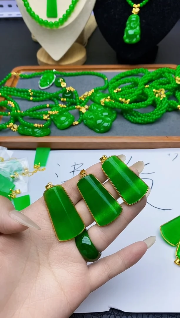 吊坠(不含链)未镶嵌翡翠..
