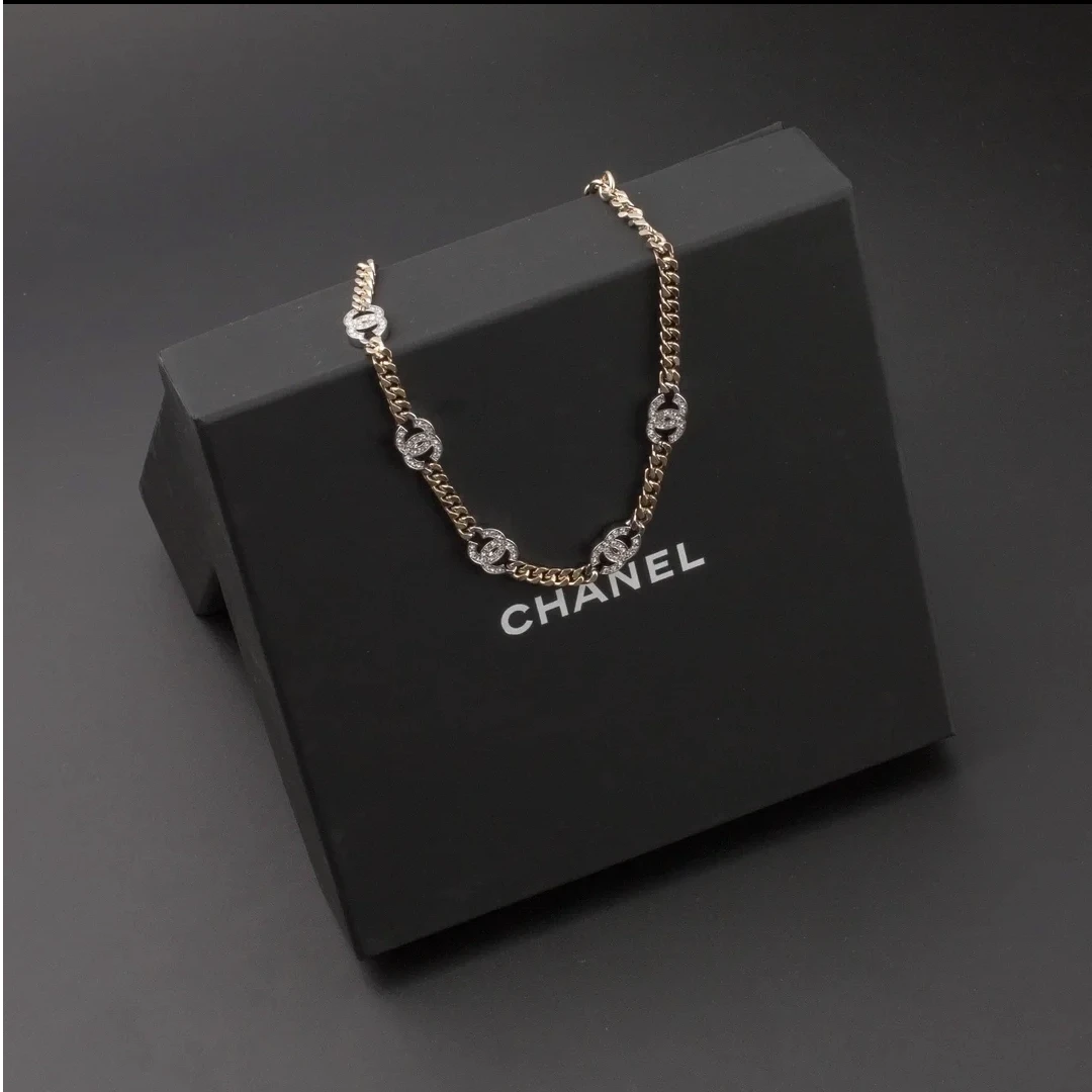 未使用 Chanel/香奈儿 活动【念念】 5个银色水钻logo 颈链