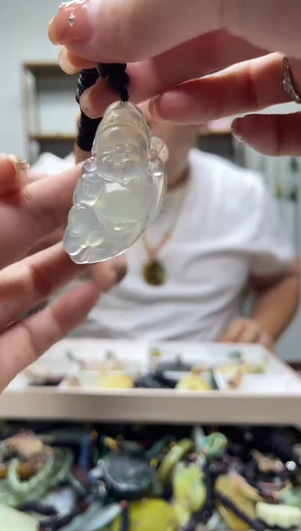 未镶嵌岫玉吊坠`