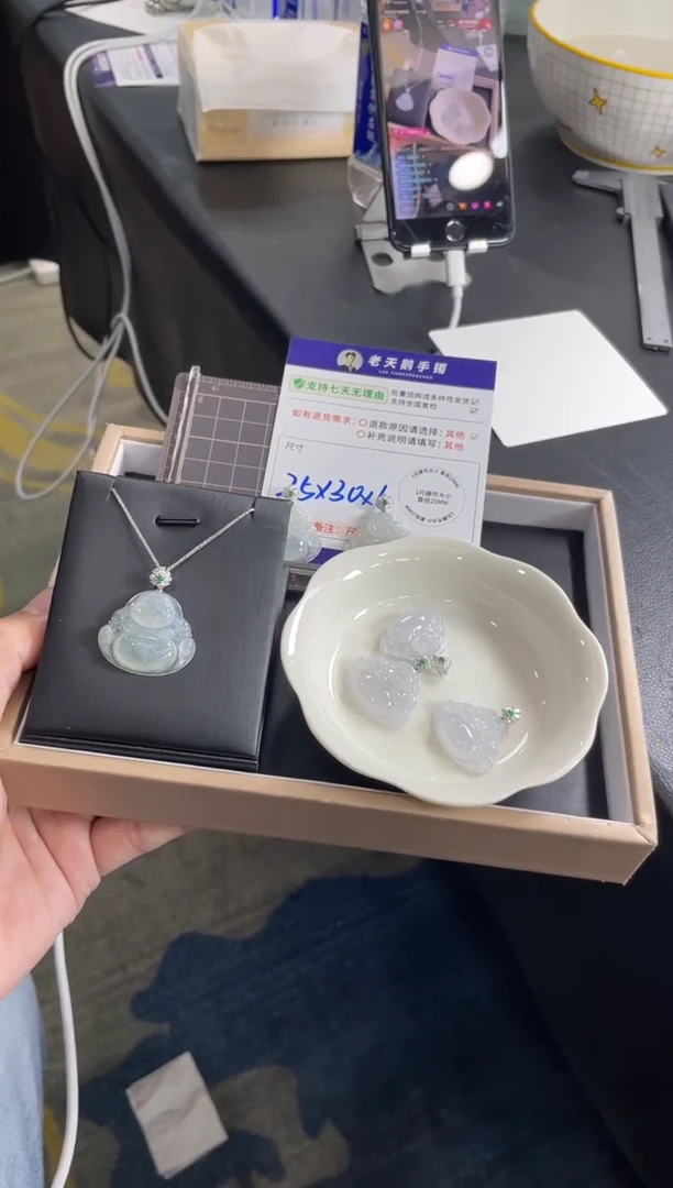 18K金镶嵌挂件翡翠佛公F16配绳/多样性发其一ZBCP