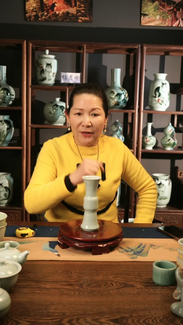 【闪购商品】纯手工 粉青 小花觚