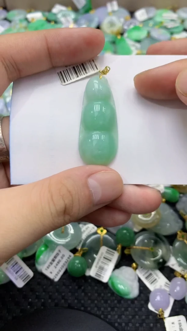 颈饰未镶嵌翡翠天然缅甸翡翠A货