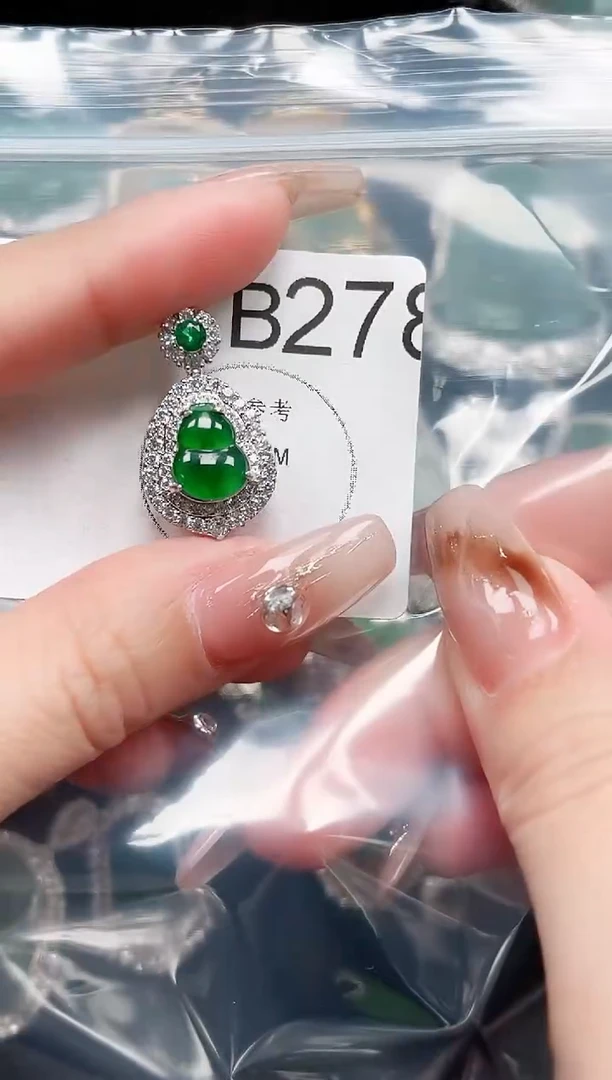 【闪购商品】翡翠颈饰未镶嵌 赠皮绳278