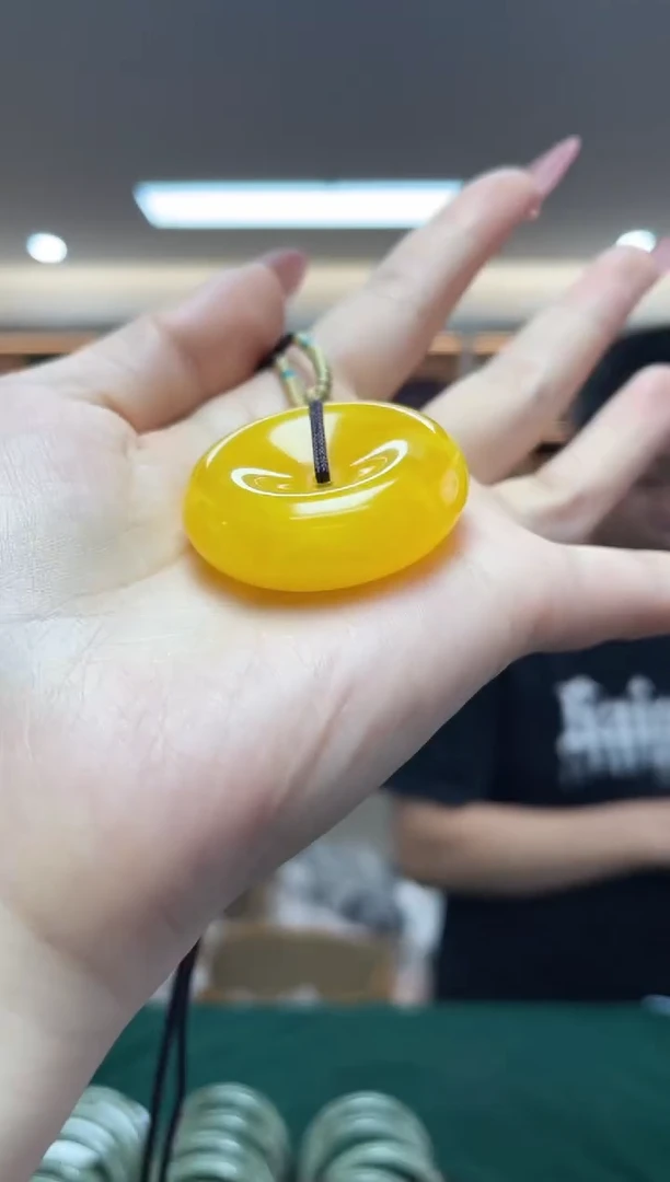 未镶嵌蜜蜡裸石多样性发一件