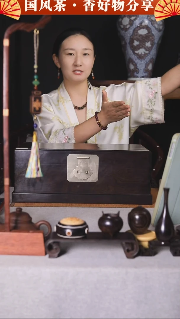 紫光檀独板龙胆鬼脸瘿木纹书箱一对
