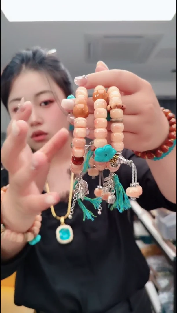 香榧木0235手持一个