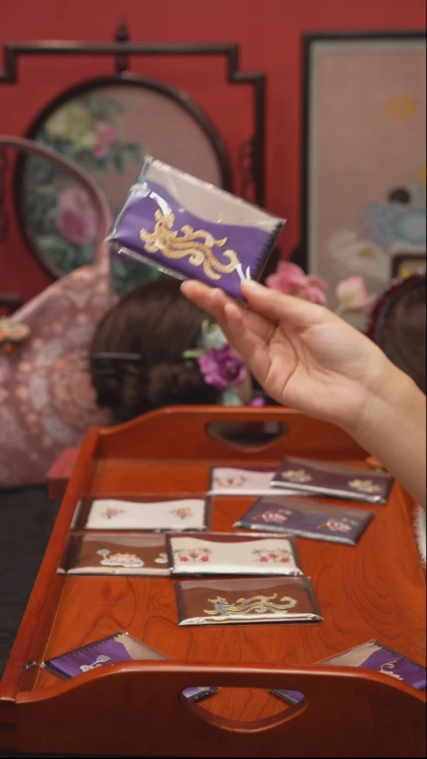 刺绣非遗绒花手工饰品