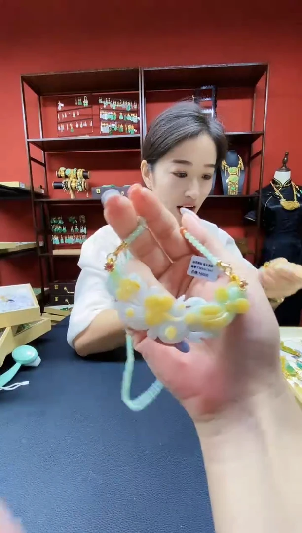 颈饰未镶嵌翡翠吊坠