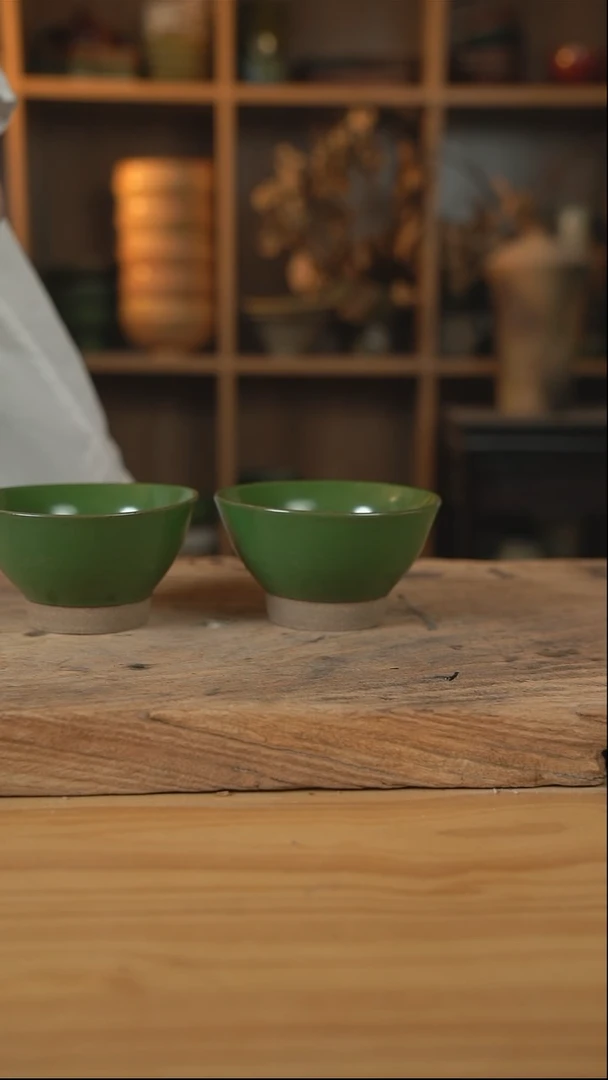 复古绿色的斗笠碗2个