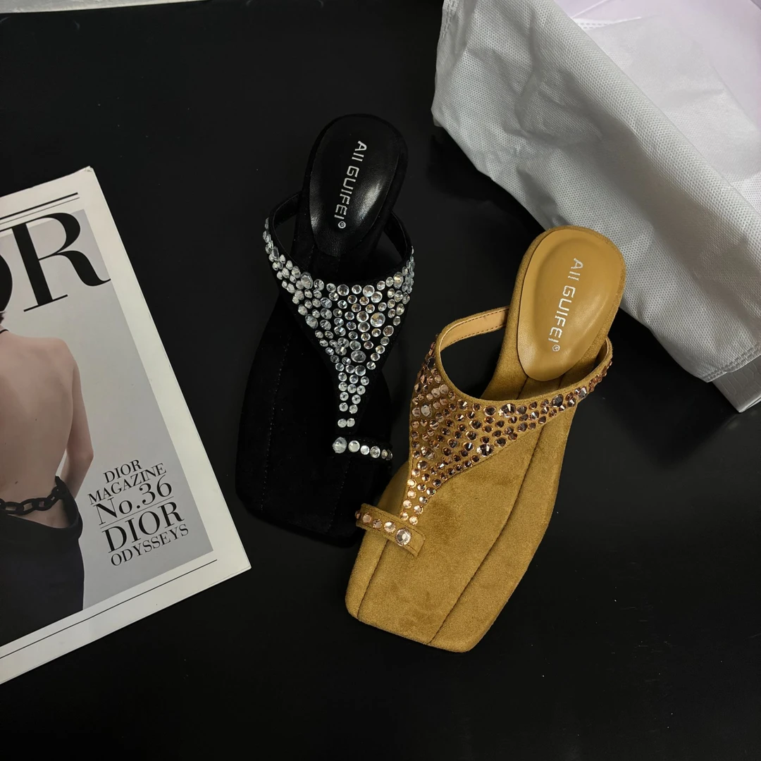 气质方头水钻粗跟凉鞋2025年夏季纯色人字拖坡跟女拖鞋坡跟凉拖