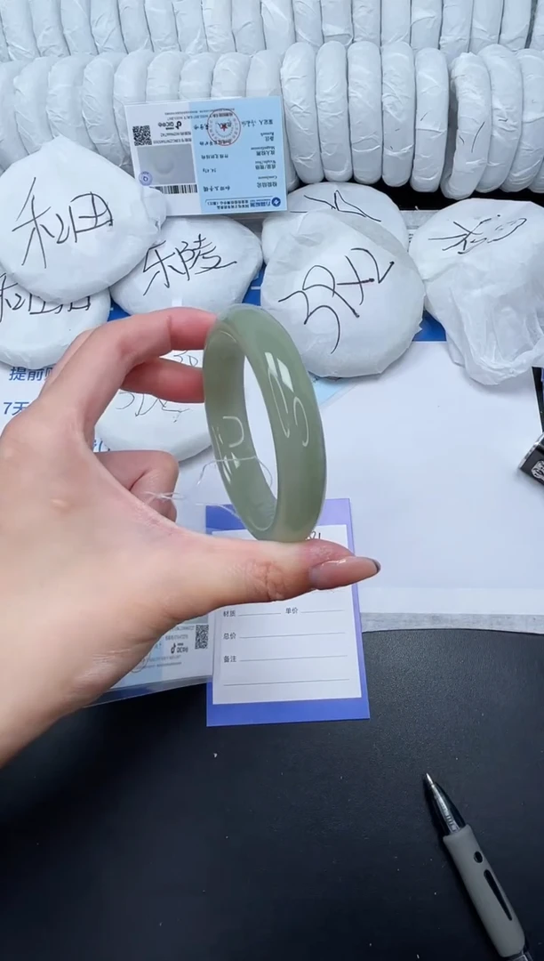 未镶嵌手镯石英质玉180-60.4DK