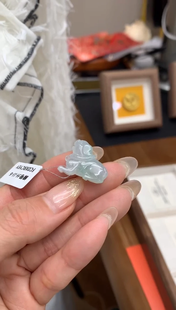 【闪购商品】翡翠颈饰未镶嵌狗狗