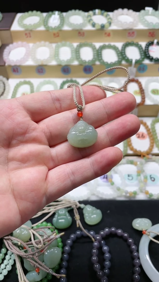 和田玉未镶嵌颈饰宝***?抱抱佛22.5*19.8*11不带证书背部有水线