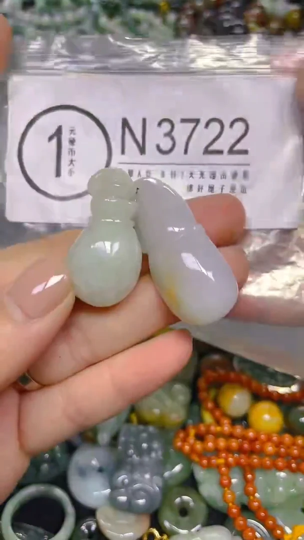 颈饰未镶嵌翡翠/ N /翡翠A货，一件也是批发价