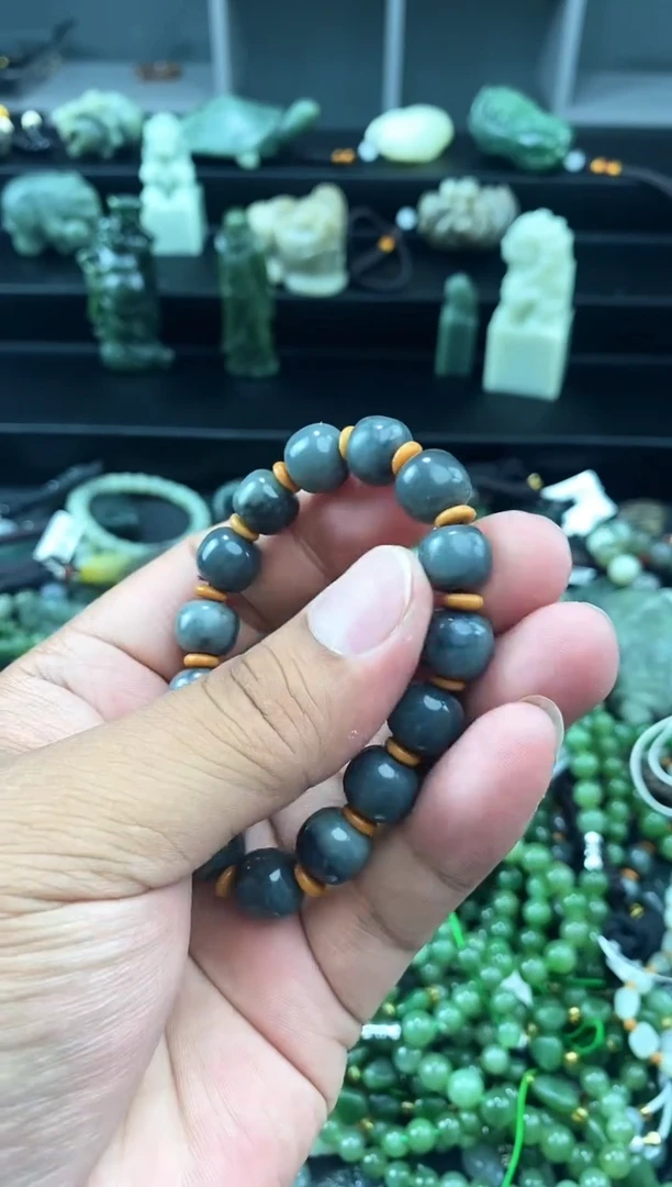 和田玉未镶嵌颈饰1