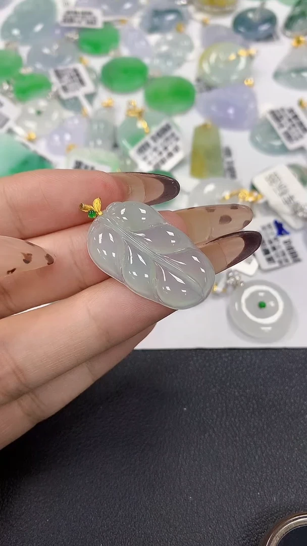 颈饰18K金镶嵌翡翠a货假一赔三支持复检百元上9元证书费自理