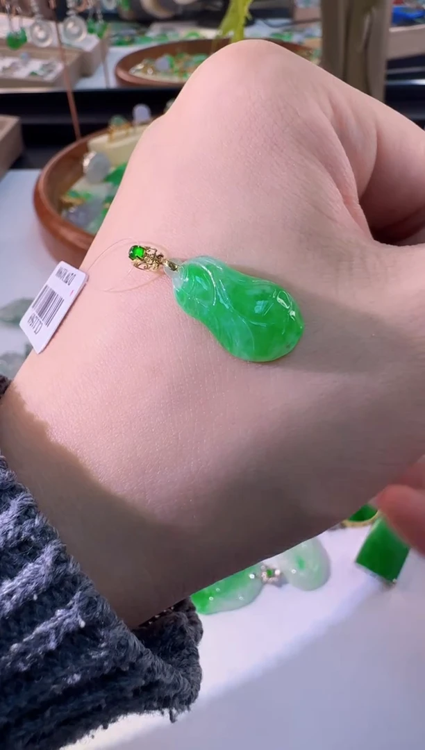 【闪购商品】翡翠颈饰18K金镶嵌缅甸翡翠A货挂件