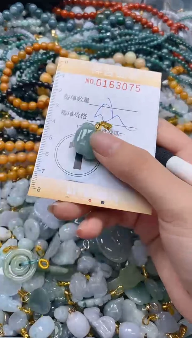 翡翠未镶嵌颈饰闪购0163075多样性发其一