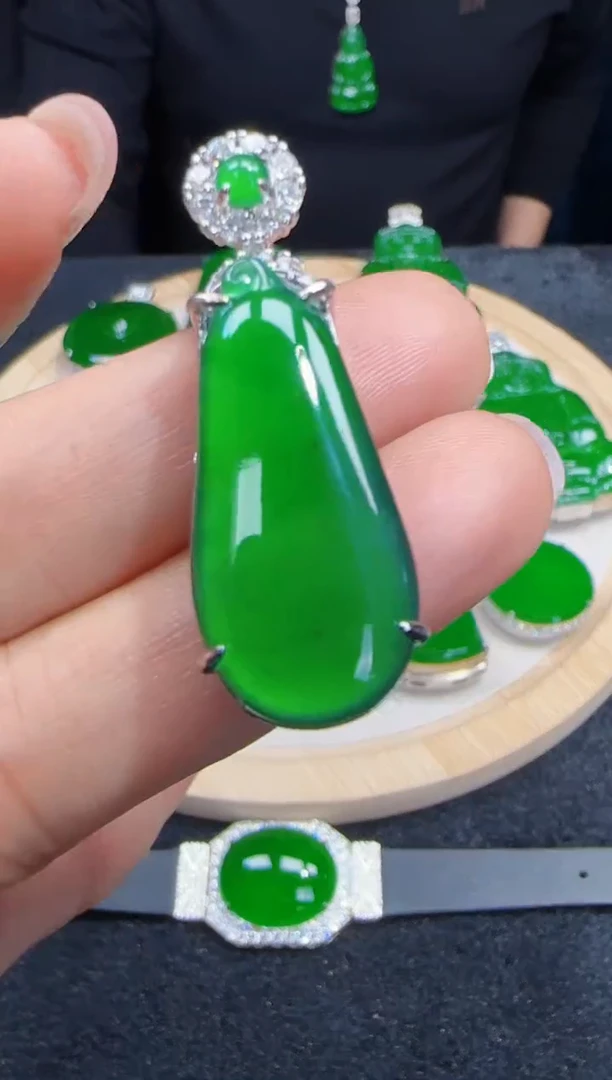 未镶嵌定制翡翠翡翠吊坠5