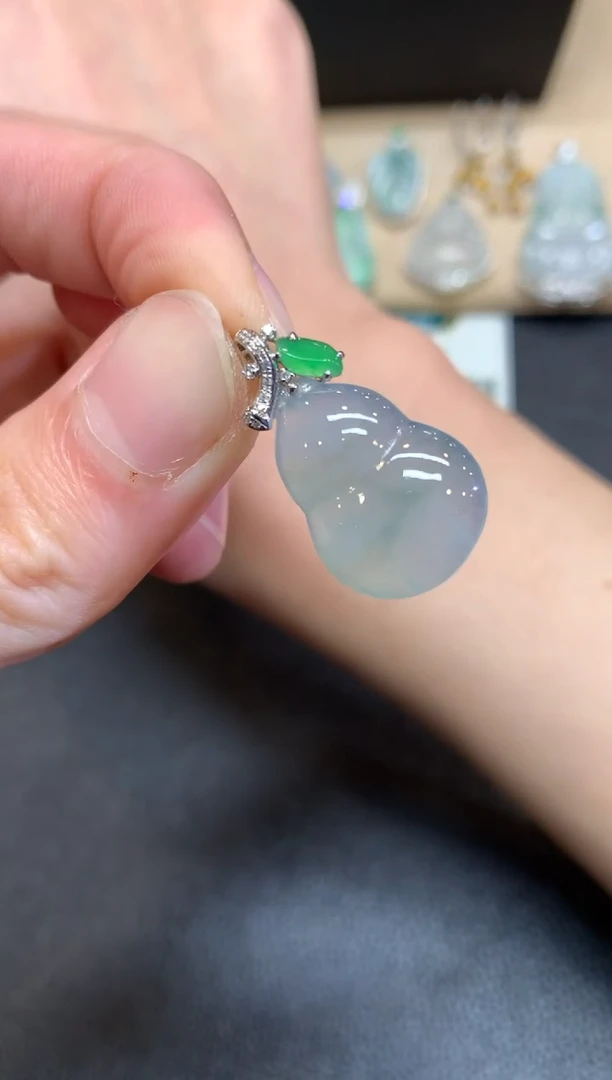 【闪购商品】翡翠颈饰18K金镶嵌葫芦【无服务费】