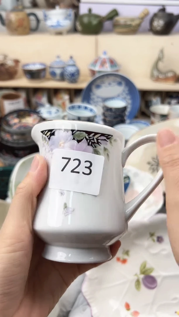 W           723