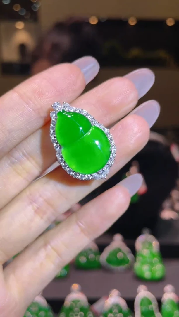 【闪购商品】翡翠吊坠(赠链)18K金镶嵌A36