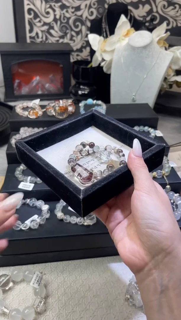 水晶手串未镶嵌天然水晶 多样性发其一