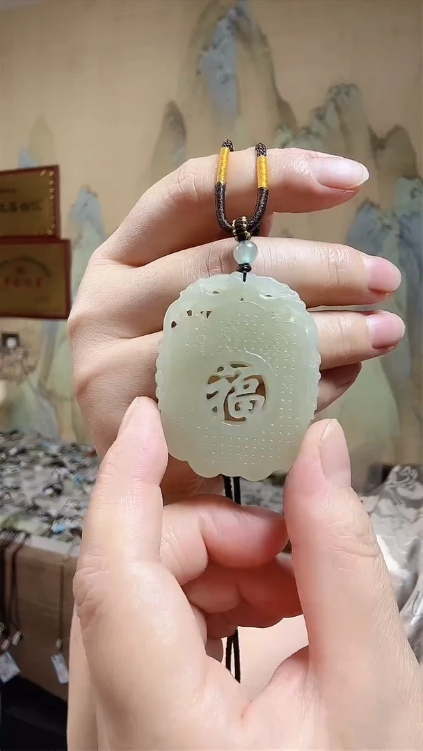和田玉未镶嵌颈饰.