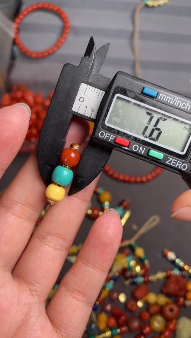 石英质玉多样性发货未镶嵌7红绿灯