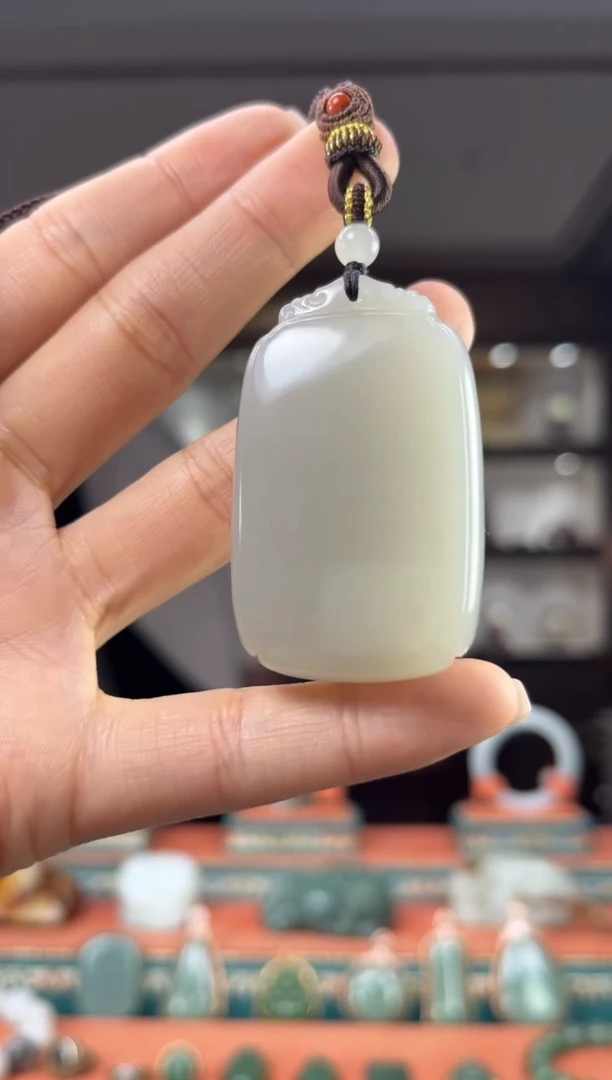 颈饰未镶嵌和田玉佩佩