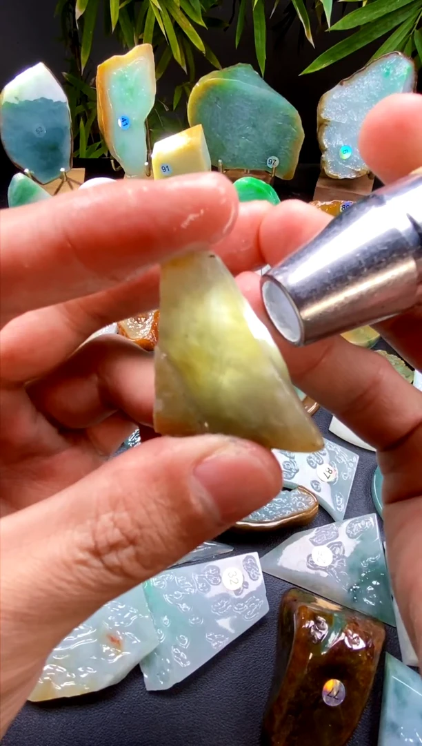 【闪购商品】定制翡翠未镶嵌翡翠