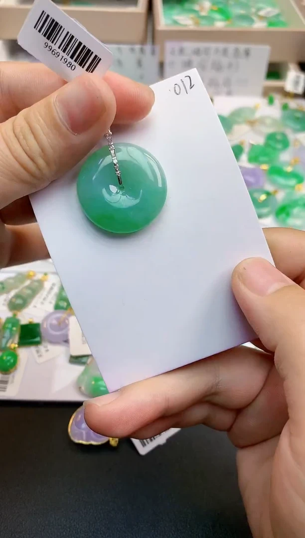 颈饰18K金镶嵌翡翠天然缅甸A货翡翠