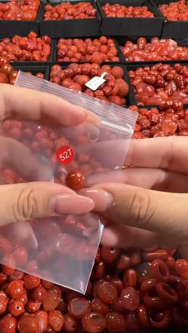 南红玛瑙未镶嵌颈饰1