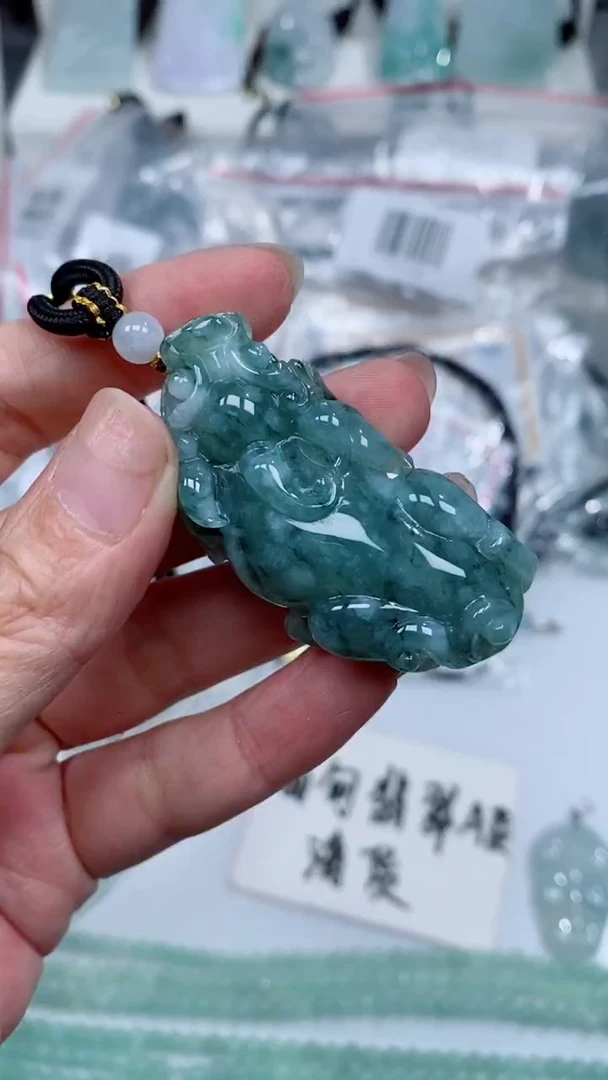 颈饰未镶嵌翡翠吊坠